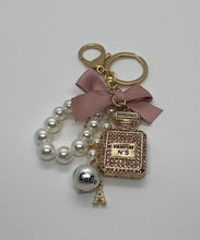 Load image into Gallery viewer, Keyring - Blush Crystal
